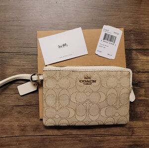 NWT Retail $65 Coach wristlet IM/Light Khaki Chalk w/gift box